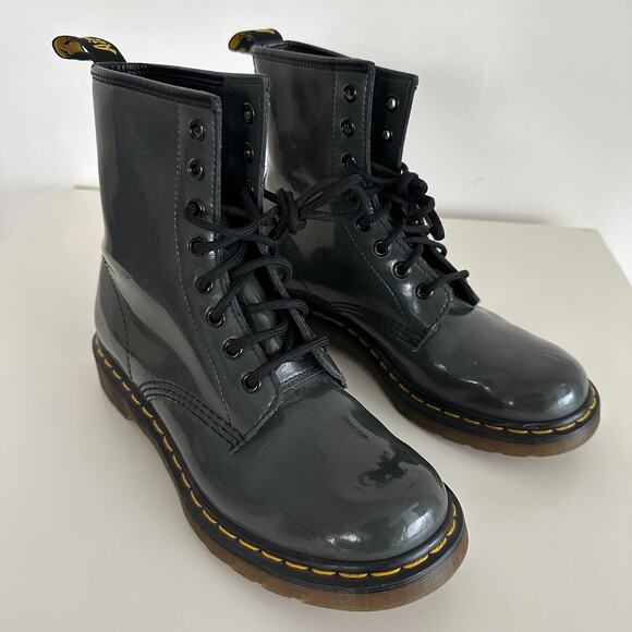 Dr Martens Boots 11821 Womens 7 Gray Patent Leather Combat Lace Up Grunge Rock - Picture 1 of 11
